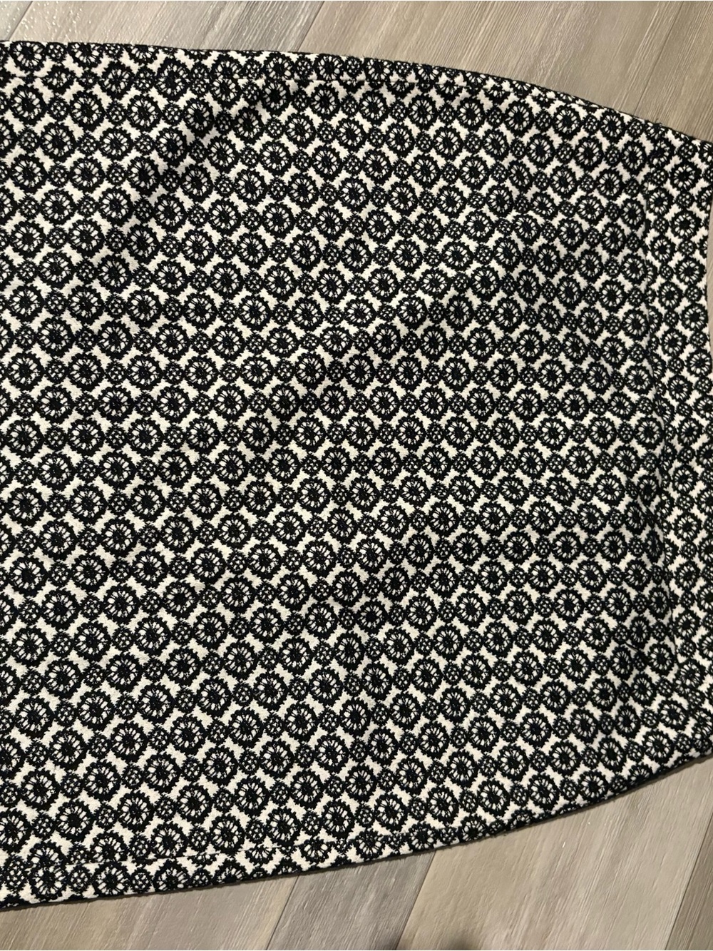 Ann Taylor Black and White Decorative Lace-Effect Pencil Skirt